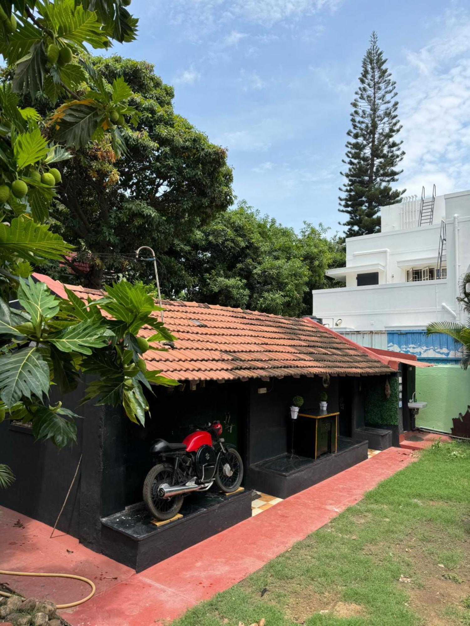 Hotel The Lazy Palm Shack Coimbatore Exterior foto